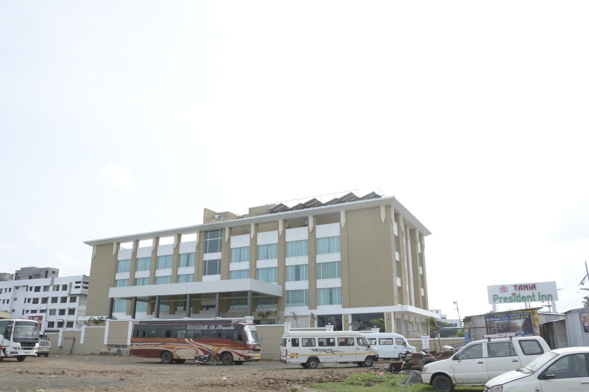 Tania President Inn Shirdi Buitenkant foto